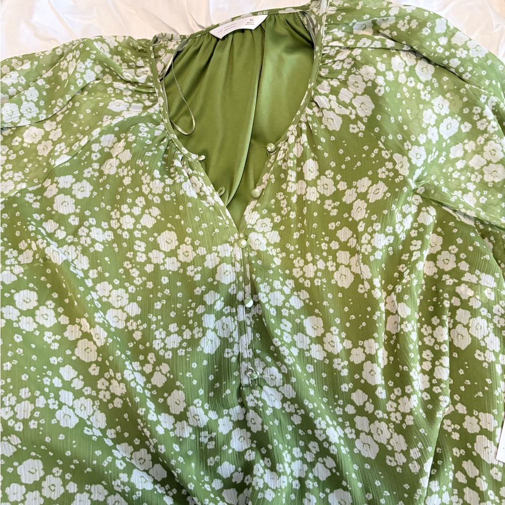 NWT Lauren Conrad Blouse in XL